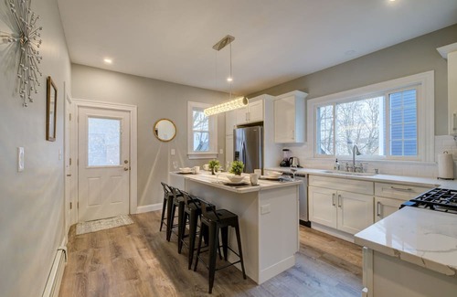 Roxbury Apartment | Spacious 2bd/1ba | Free Parking | 3D TOUR 8327