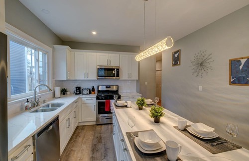 Roxbury Apartment | Spacious 2bd/1ba | Free Parking | 3D TOUR 8327