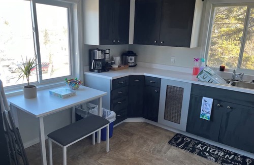 Rivers Apartment | Fully equipped upper unit.Family friendly locating next to the rec centre.nn