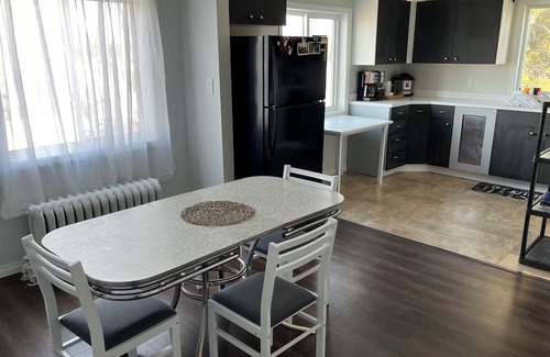 Rivers Apartment | Fully equipped upper unit.Family friendly locating next to the rec centre.nn