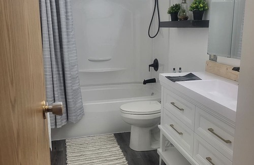 Haines Junction House | Comfy Room in Haines Junctionn