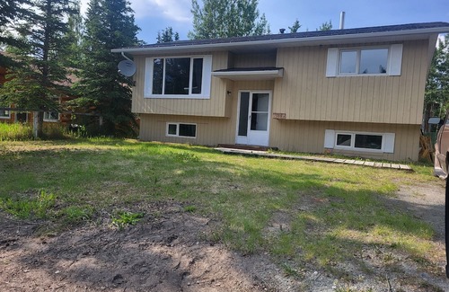 Haines Junction House | Comfy Room in Haines Junctionn