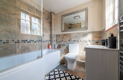 Glentham Cottage | Discover Lincolnshire with a quaint cottage stay.
