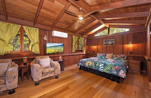 River Heads Cabin | Mango Lodge romantic cabin at River Heads near Fraser Island