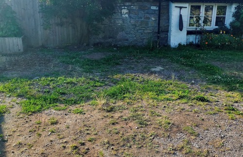 St. Brides Netherwent Villa | Peaceful 18th Century Barn Conversion 2BR/sleeps 4, dog friendly, free parking.