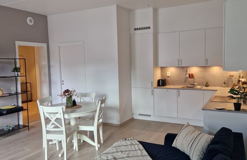 Sogndal Apartment | Cozy apartment in the center of Sogndal, right by the sea and with its own patio