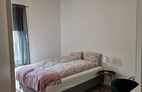 Sogndal Apartment | Cozy apartment in the center of Sogndal, right by the sea and with its own patio