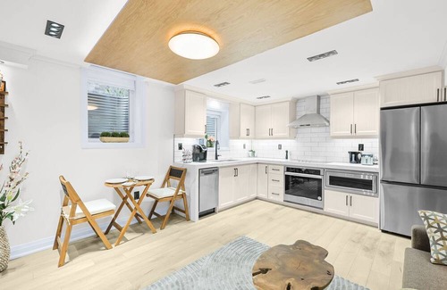Whitby House | tnPinnacle of Luxury & Leisure -1 Bedroom with an Ensuite | Full Kitchen