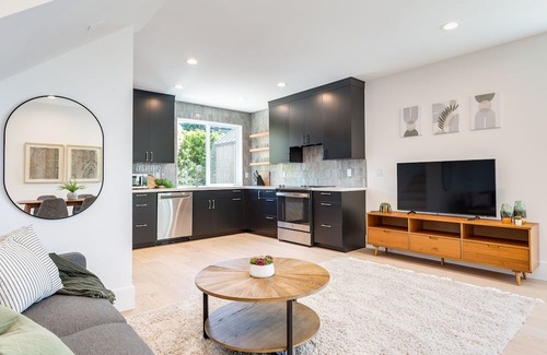 Southeast Magnolia House | Newly Crafted Magnolia ADU with 3BD & Spectacular Puget Sound Views - Available for 30+ Night Stays