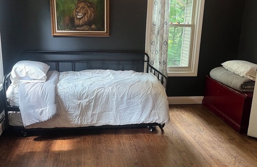 Collinsville House | The Rhododendron House
