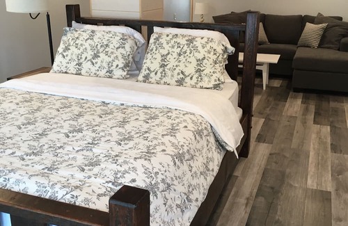 Seguin Cottage | Private Parry Sound Waterfront Retreat with Sunroom, Gamesroom, Sauna, Hot Tub