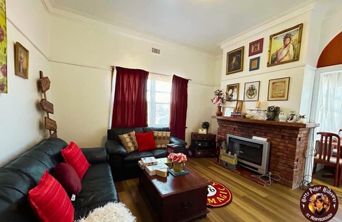 Maryborough Cottage | Harry Potter home in Maryborough, Victoria. Central located, cozy and spacious