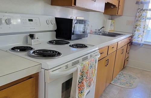 Owosso Apartment | Family friendly comfortable upstairs apartment