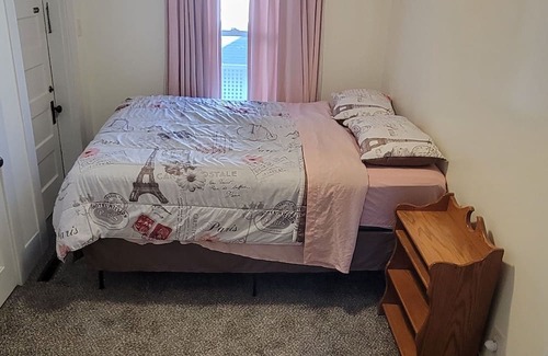 Owosso Apartment | Family friendly comfortable upstairs apartment