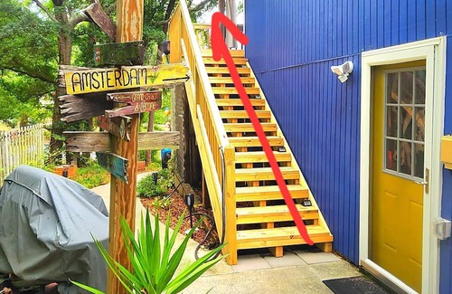 Colington Harbour House | OBX Treehouse - cozy 2-bedroom house with hot tub and WiFi in quiet neighborhood