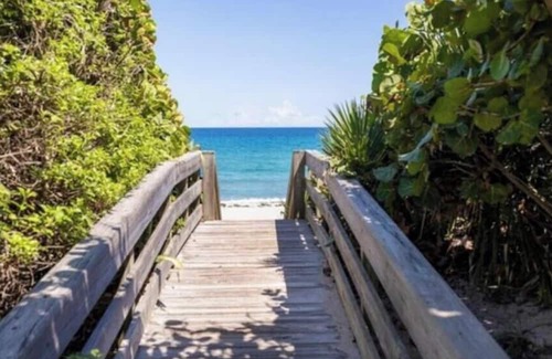 Sugar Sands Villa | Charming 2-bedroom villa in brilliant Riviera Beach with fitness room, WiFi