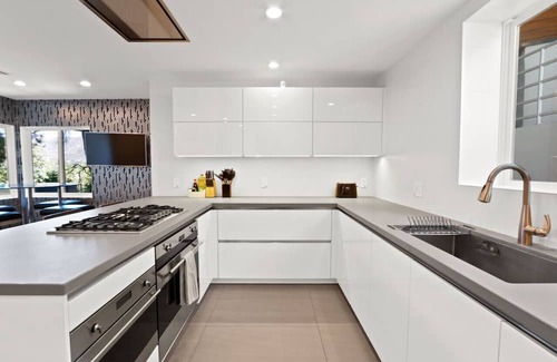 South Arroyo House | Alluring Grand Vista with Pools & King Beds