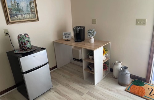 Bristol Apartment | Cozy apartment close to ESPN Bristol & Lake Compounce CT