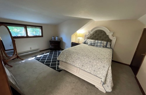 Bristol Apartment | Cozy apartment close to ESPN Bristol & Lake Compounce CT