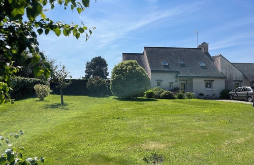 Plouezec House | Large family home between Bilfot and Minard. Enclosed garden, walking distance to beaches, GR!