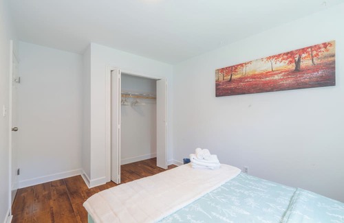 South Surrey House | Chic Private Modern Home with All Amenities: Your Perfect Getaway!