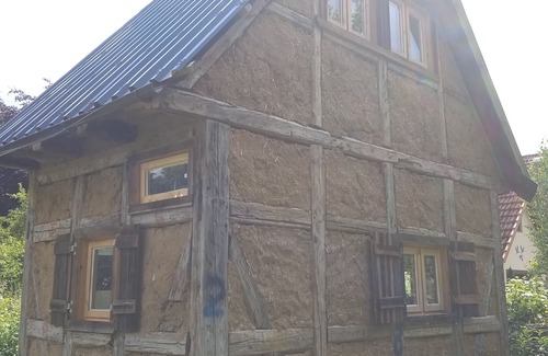 Kletzin Cabin | Tiny-house aus Holz und Lehm mit Eigenem Gartenbereich