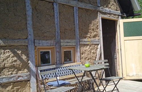 Kletzin Cabin | Tiny-house aus Holz und Lehm mit Eigenem Gartenbereich