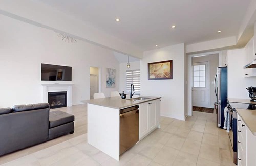 Carrying Place House | LAKEFRONT PARADISE - 6 BEDROOMS HAVEN WITH BREATHTAKING VIEWS!
