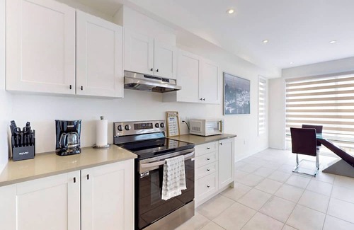 Carrying Place House | LAKEFRONT PARADISE - 6 BEDROOMS HAVEN WITH BREATHTAKING VIEWS!