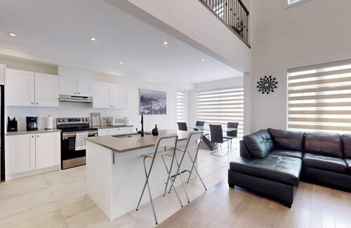 Carrying Place House | LAKEFRONT PARADISE - 6 BEDROOMS HAVEN WITH BREATHTAKING VIEWS!