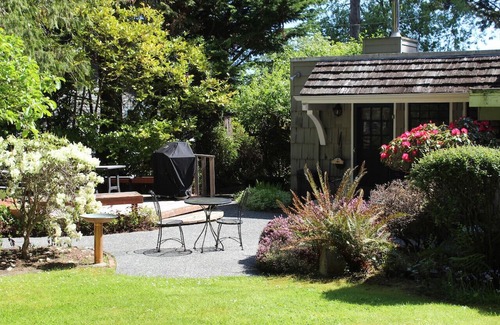 Sequim House | Surrounded by evergreens and overlooking Sequim Bay