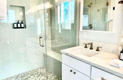 Crown Point Condo | The Jewell | Bayside 2BR in Crown Point