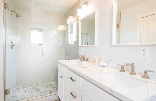 Crown Point Condo | The Jewell | Bayside 2BR in Crown Point