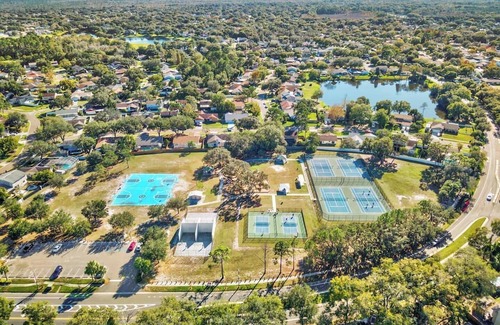 Bloomingdale House | Sleeps 10 with pool & game room