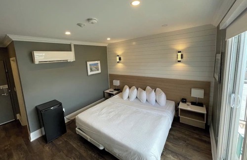 Grand Bend Apartment | Coastal Suites (Room 3) , Grand Bend
