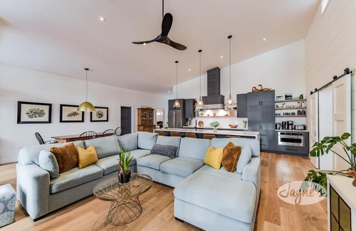 Seguin Cottage | Newly built 4 bed 3 bath cottage on Lake Joseph