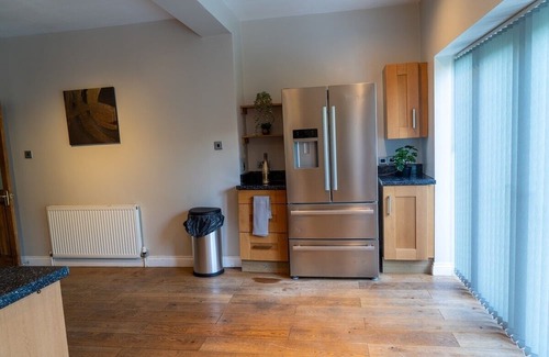 Seisdon House | Spacious property Sleeps 13 Guests in Shirley