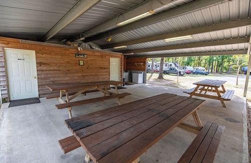 Dry Creek Cabin | Nature's Embrace: Your Cabin Oasis at Bundick Lake Retreat