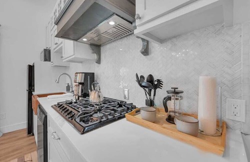 Waco Villa | Luxury Haven Farm Stay - The Croissant Suite