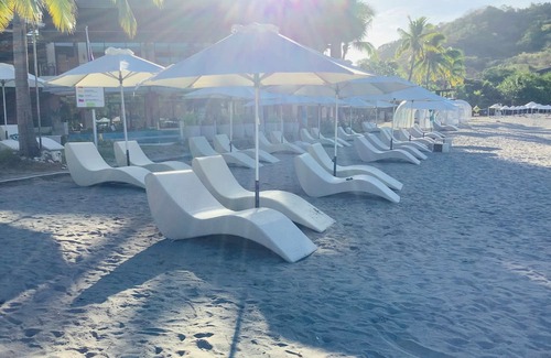 Nasugbu House | Welcome to our lovely 2 BD 2-Bath Condo 5mins walk from the beautiful beach