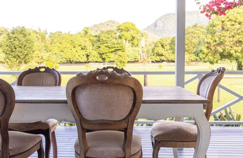 Oak Beach House | Holiday with Donkeys at the charming Oak Beach Donkey Inn