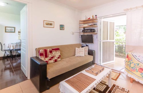 Koycegiz House | Vacation Flat w Pool Garden Patio BBQ in Mugla