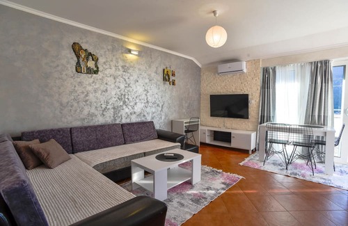 Dobrota Apartment | Sea and Nature View Flat w Balcony in Kotor