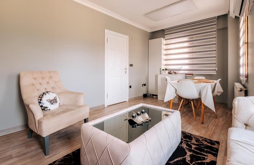 Sakarya Apartment | Central Flat Near Golden Horn and Bilgi University
