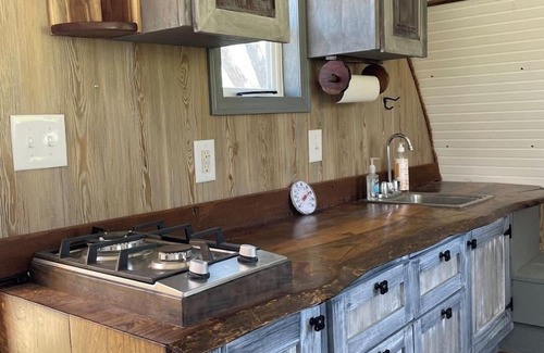 Norwalk Cabin | Charming Waterfront Tiny House & Sauna