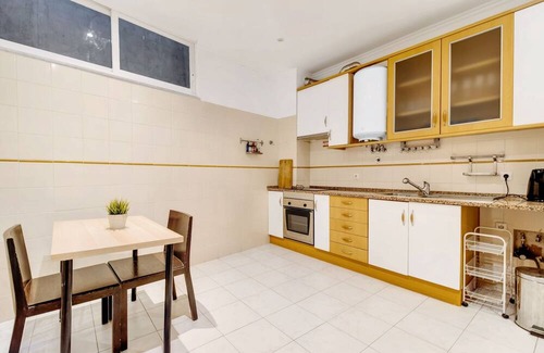 Santa Engracia Apartment | Homerez - Apartment centre Lisbon