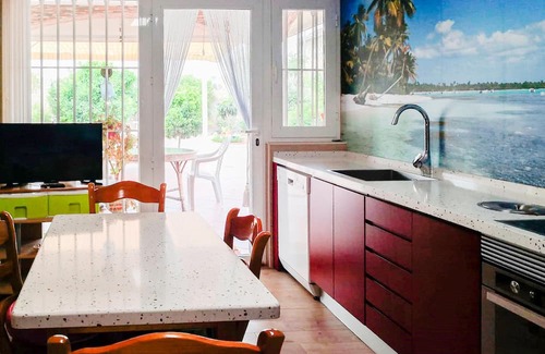 Pinos Puente House | Wonderful holidays await you in this beautiful holiday home with pool.