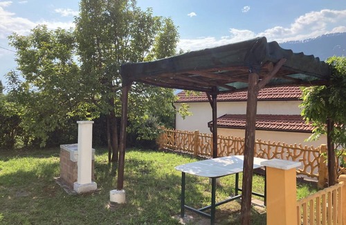 San Carlo Terme Villa | Stunning villa for 5 people with WIFI, TV and parking, close to Forte Dei Marmi