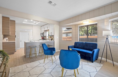 Moorpark House | WELCOME to this beautiful calming getaway! Feel at ease once you step inside.
