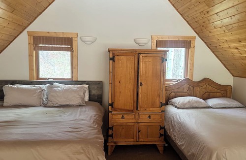 East Kootenay Cabin | Cozy & Quiet cabin for a family